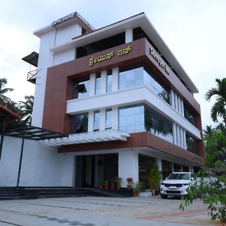 Shrreyas Inn Boarding & Lodging กุนดาปูร์ ภายนอก รูปภาพ