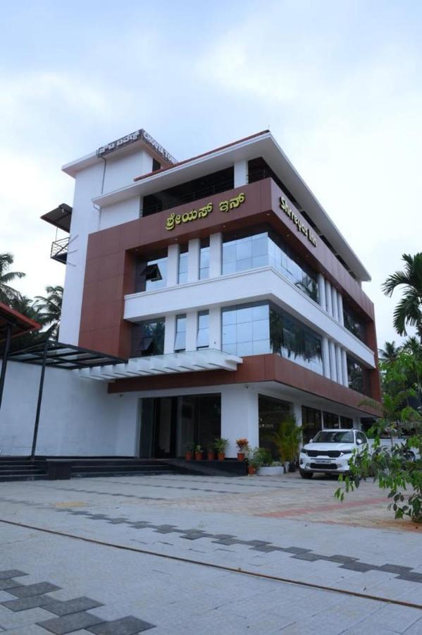 Shrreyas Inn Boarding & Lodging กุนดาปูร์ ภายนอก รูปภาพ