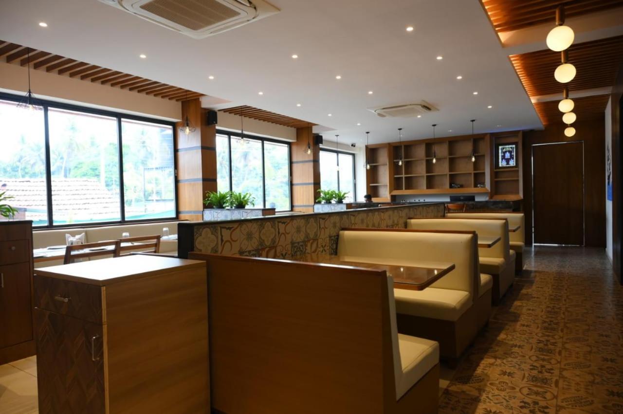 Shrreyas Inn Boarding & Lodging กุนดาปูร์ ภายนอก รูปภาพ