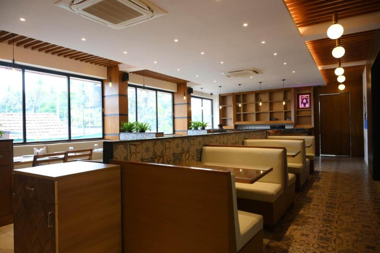 Shrreyas Inn Boarding & Lodging กุนดาปูร์ ภายนอก รูปภาพ