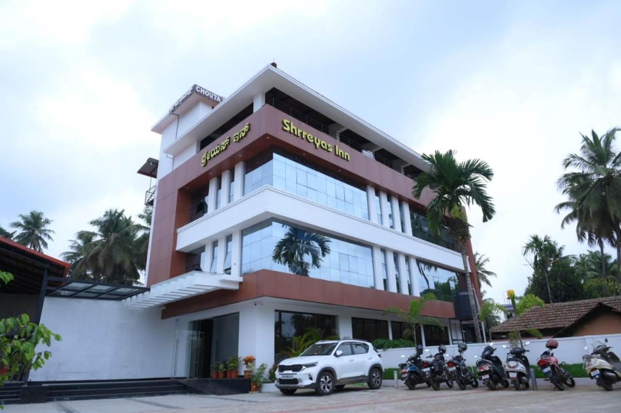Shrreyas Inn Boarding & Lodging กุนดาปูร์ ภายนอก รูปภาพ